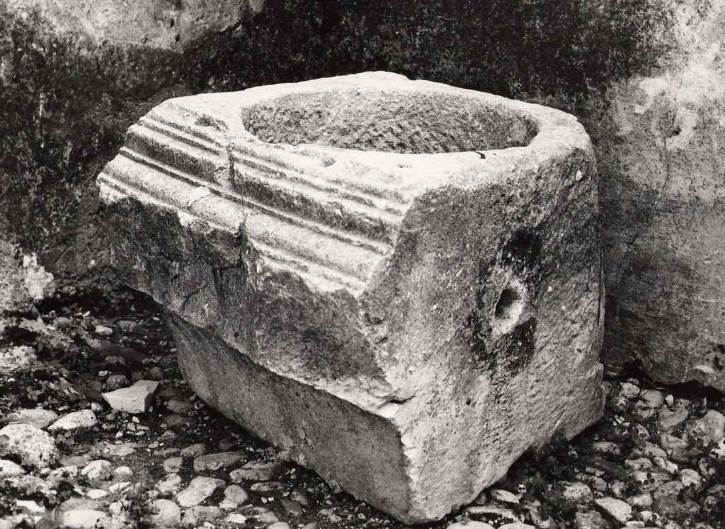 decorazione plastica, frammento - ambito laziale (sec. XVII)