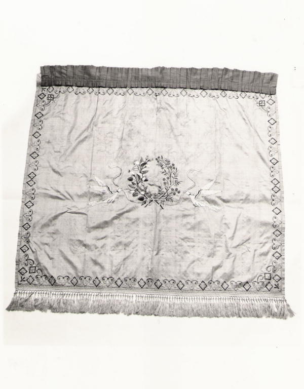 colombe affrontate ad una corona (velame) - manifattura laziale (secc. XVIII/ XIX)