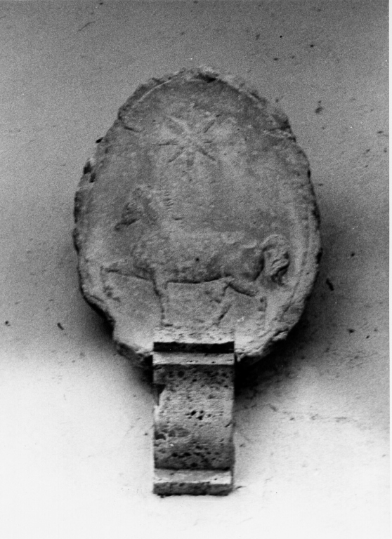 stemma gentilizio (rilievo) - ambito laziale (sec. XVII)