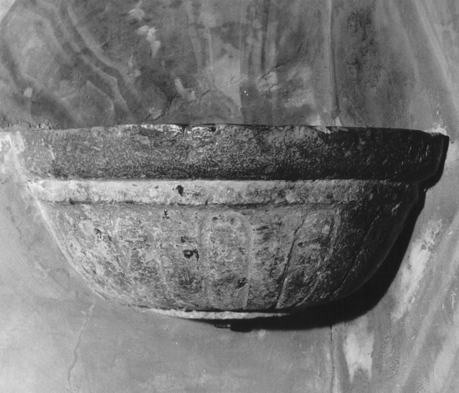 acquasantiera pensile - ambito laziale (sec. XVI)