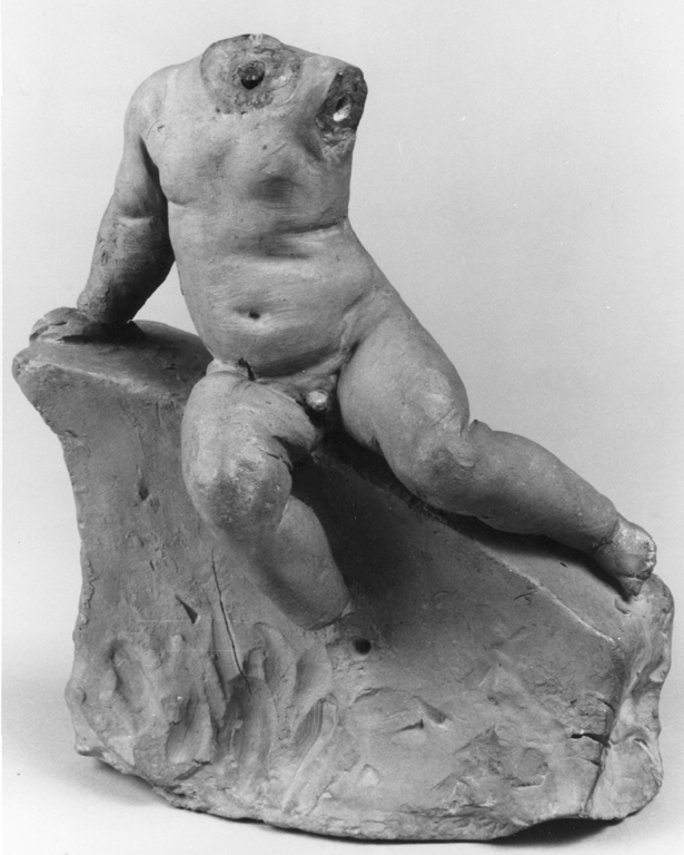 putto seduto su coronamento di timpano (scultura) di Mazzuoli Giuseppe (attribuito) (sec. XVII)