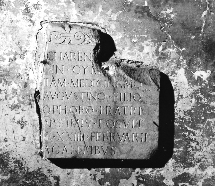 lapide, frammento - ambito laziale (fine/inizio secc. XVI/ XVII)