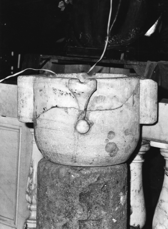 acquasantiera - ambito romano (sec. XIV)