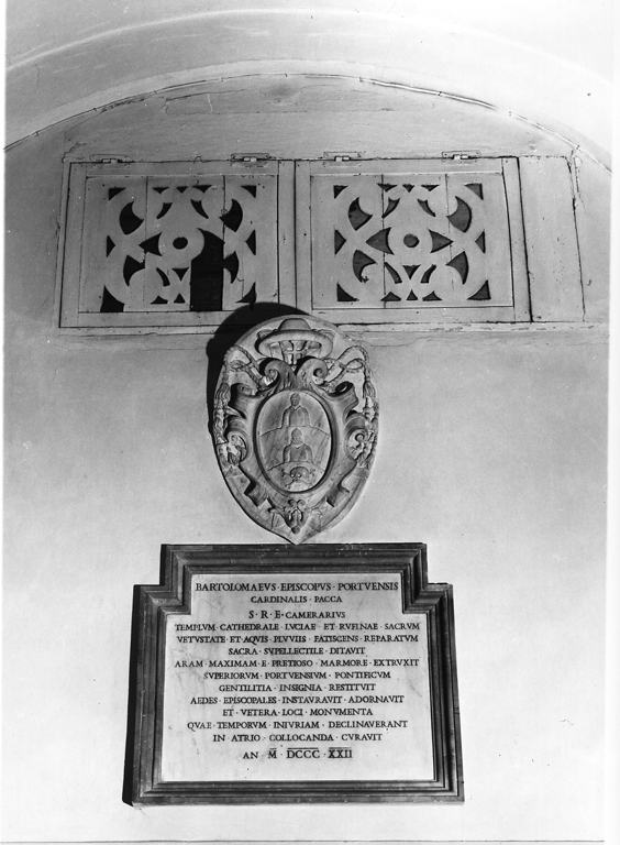 stemma del cardinale Bartolomeo Pacca (rilievo, elemento d'insieme) - ambito romano (sec. XIX)
