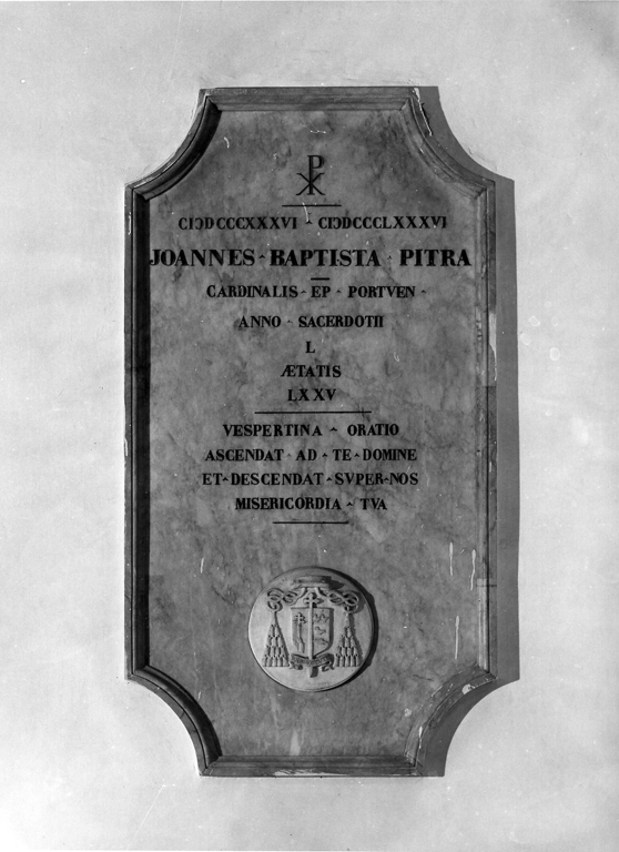 stemma del cardinale Giovanni Battista Pitra (lapide commemorativa, insieme) - ambito romano (sec. XIX)