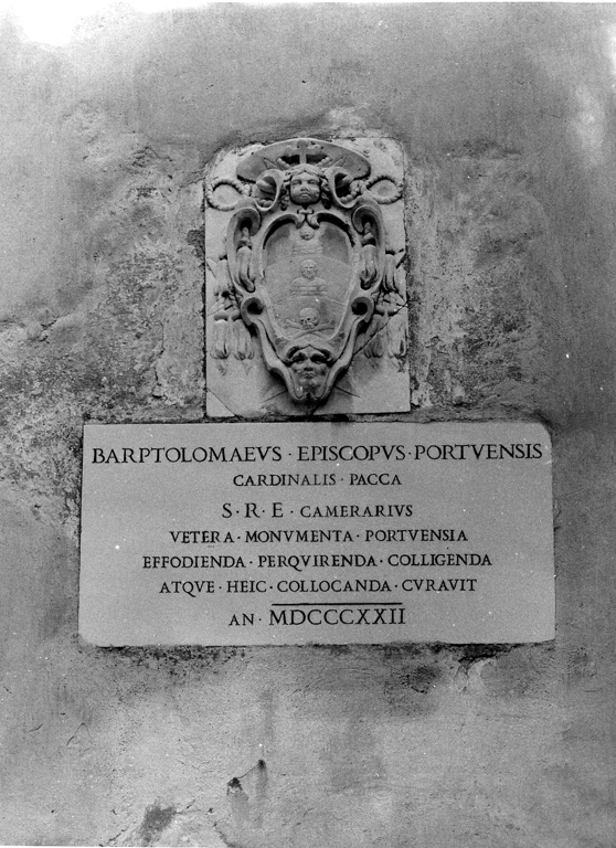 stemma del cardinale Bartolomeo Pacca (rilievo) - ambito romano (sec. XIX)