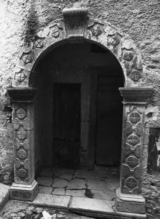 portale - ad arco - ambito laziale (seconda metà sec. XVI)