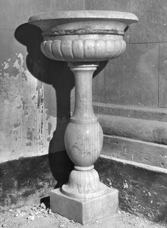 acquasantiera - ambito laziale (sec. XVI)