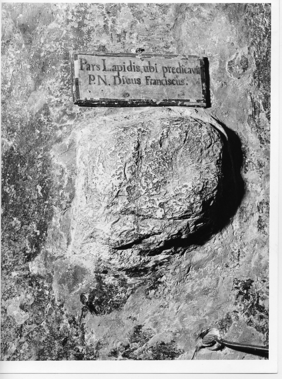 pietra sacra, frammento - ambito laziale (sec. XIII)