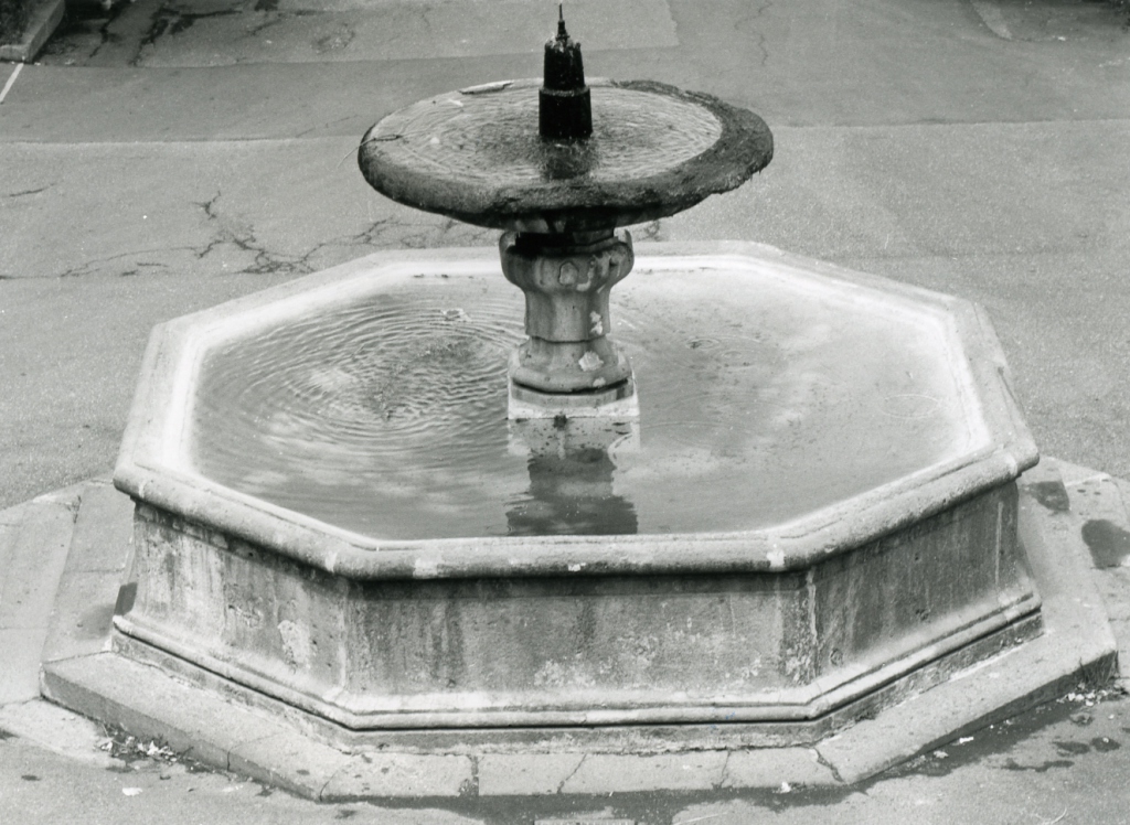 fontana di De Rossi Mattia (attribuito), Bernini Gian Lorenzo (attribuito) (sec. XVII)