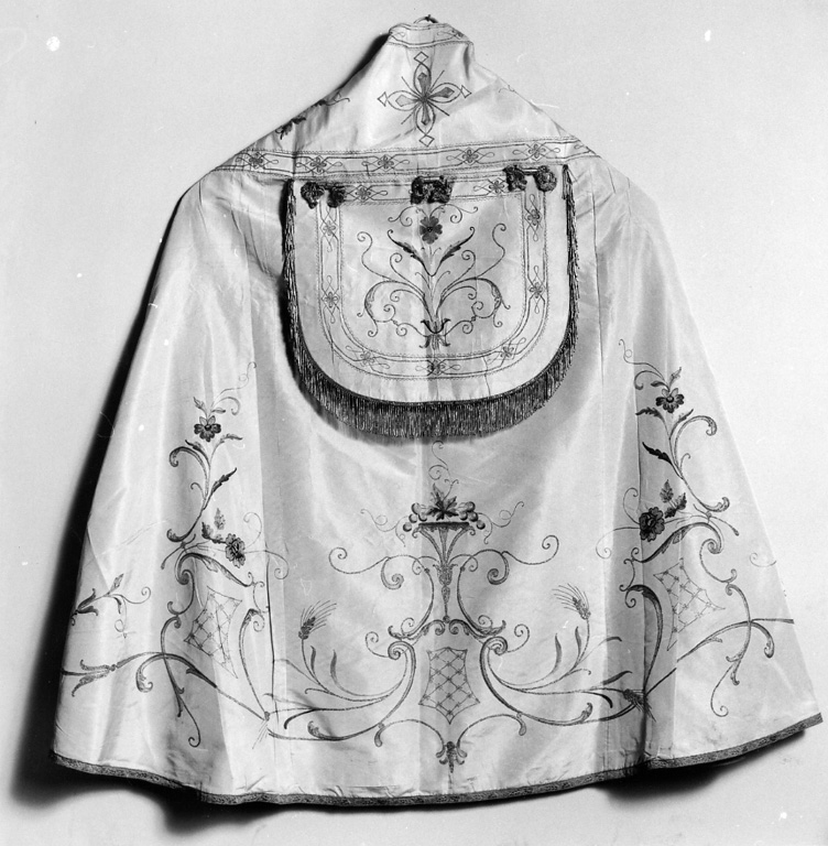 piviale - manifattura romana (seconda metà sec. XIX)