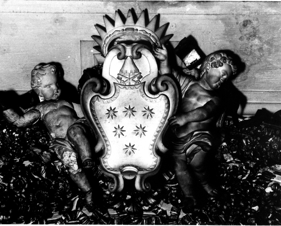 angioletti reggistemma (gruppo scultoreo) di Lavaggi Giacomo Antonio, Rondone Alessandro (fine/inizio secc. XVII/ XVIII)