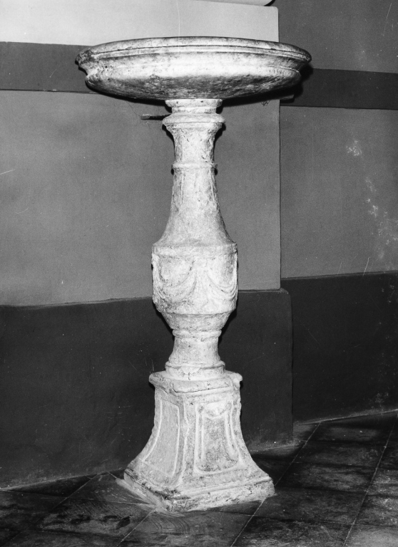 acquasantiera - a fusto - ambito laziale (sec. XV)