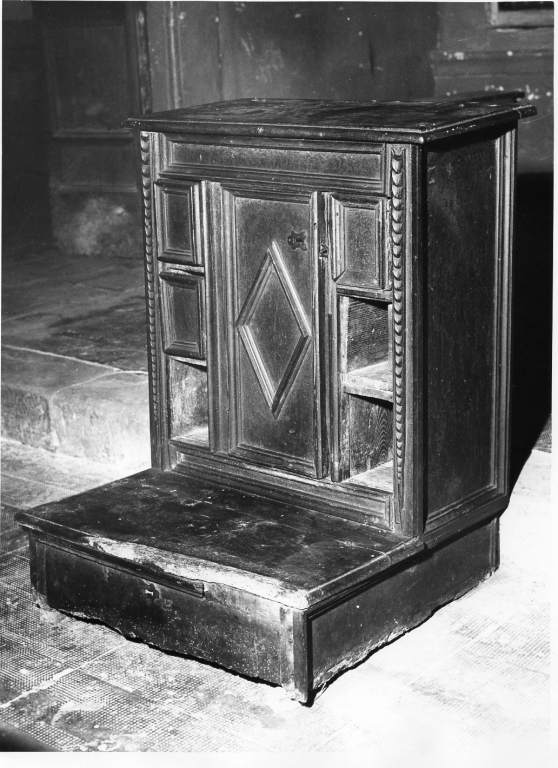 inginocchiatoio - a montanti sagomati, serie - manifattura laziale (inizio sec. XVII)