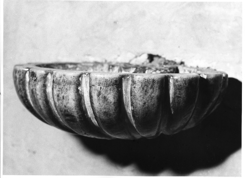 acquasantiera - ambito laziale (sec. XVII)