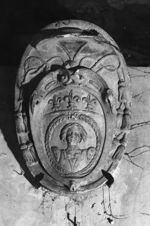 stemma vescovile (rilievo) - ambito laziale (sec. XVII)