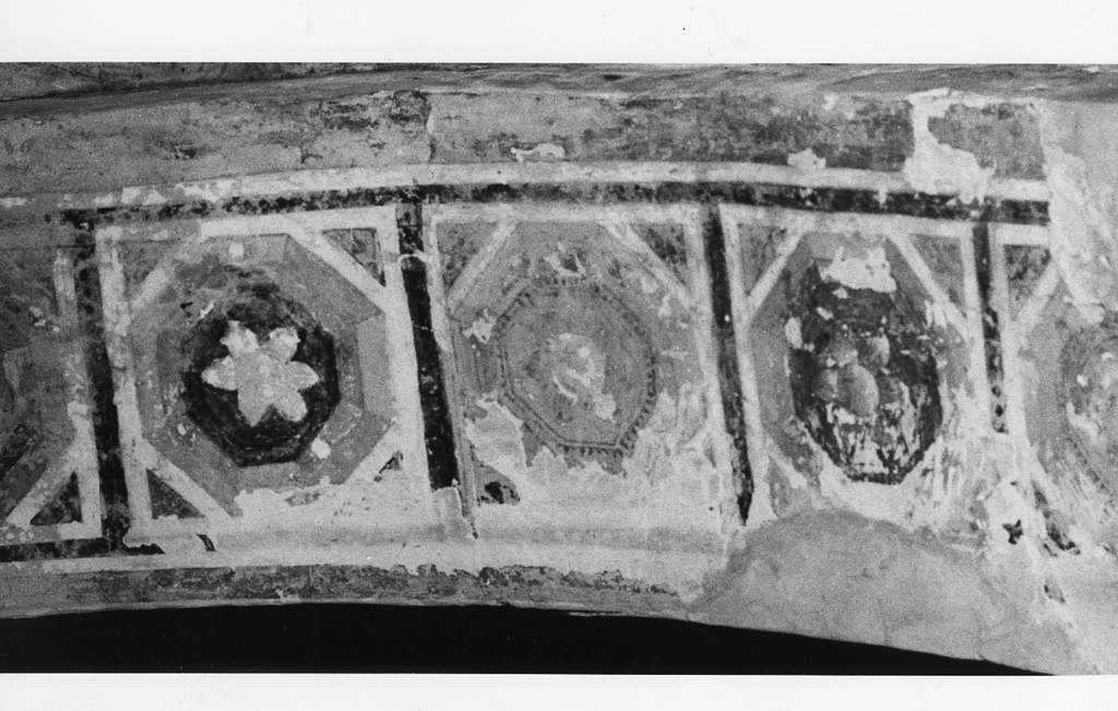 motivi decorativi a cassettoni con rosette (dipinto) - ambito laziale (fine/inizio secc. XIV/ XV)