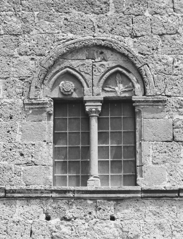 bifora - ambito laziale (sec. XIII)