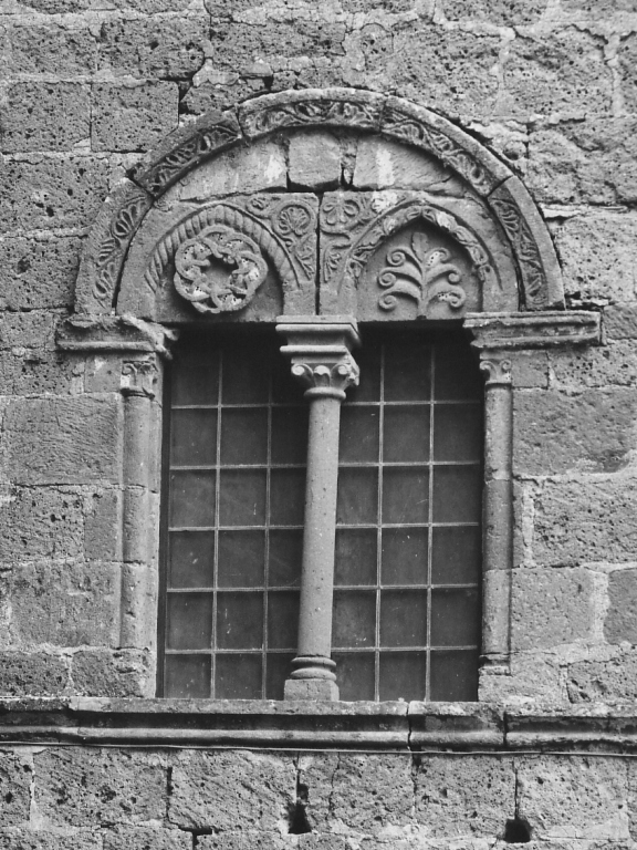 bifora - ambito laziale (sec. XIII)