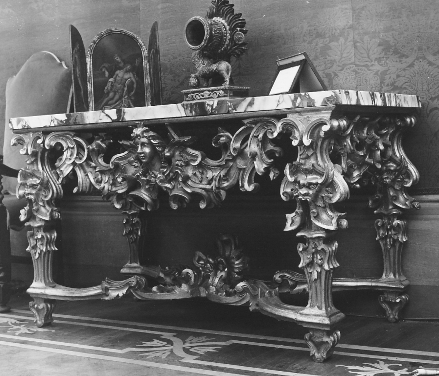 console - ambito laziale (prima metà sec. XVIII)