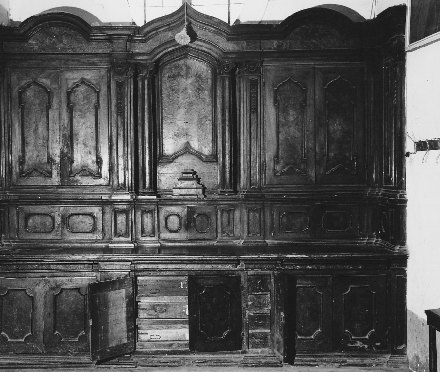 armadio da sacrestia - ambito laziale (sec. XVIII)