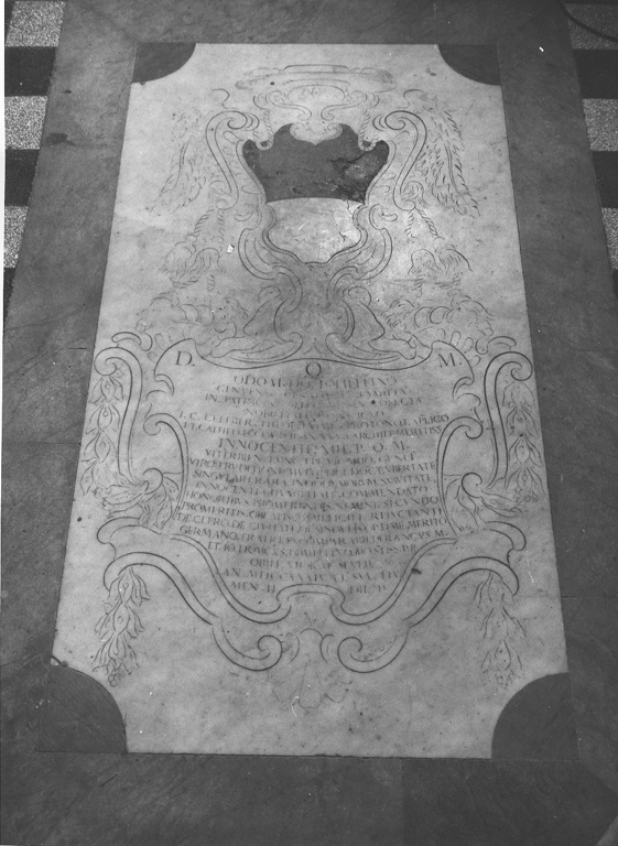 lapide tombale - ambito laziale (sec. XVIII)