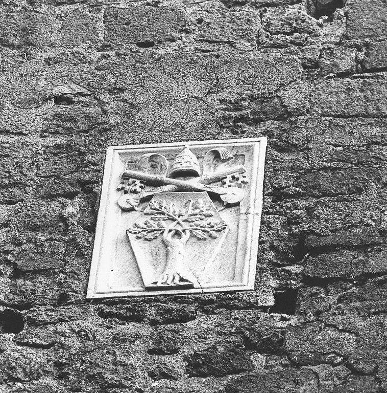 stemma papale (scultura) di De Dolci Giovannino (attribuito) (seconda metà sec. XV)