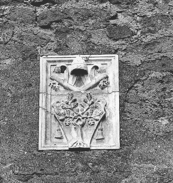 stemma papale (scultura) di De Dolci Giovannino (attribuito) (seconda metà sec. XV)