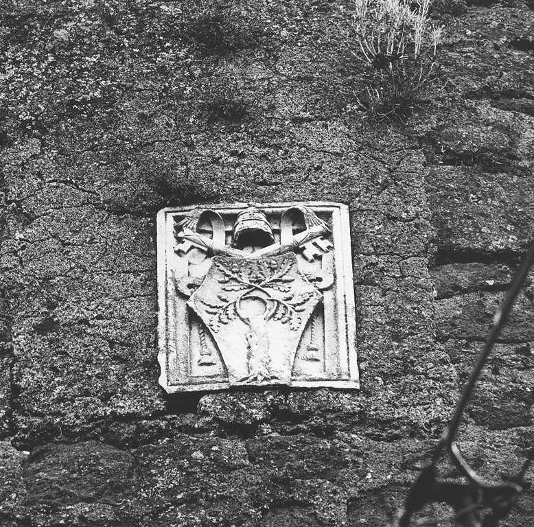 stemma papale (scultura) di De Dolci Giovannino (attribuito) (seconda metà sec. XV)