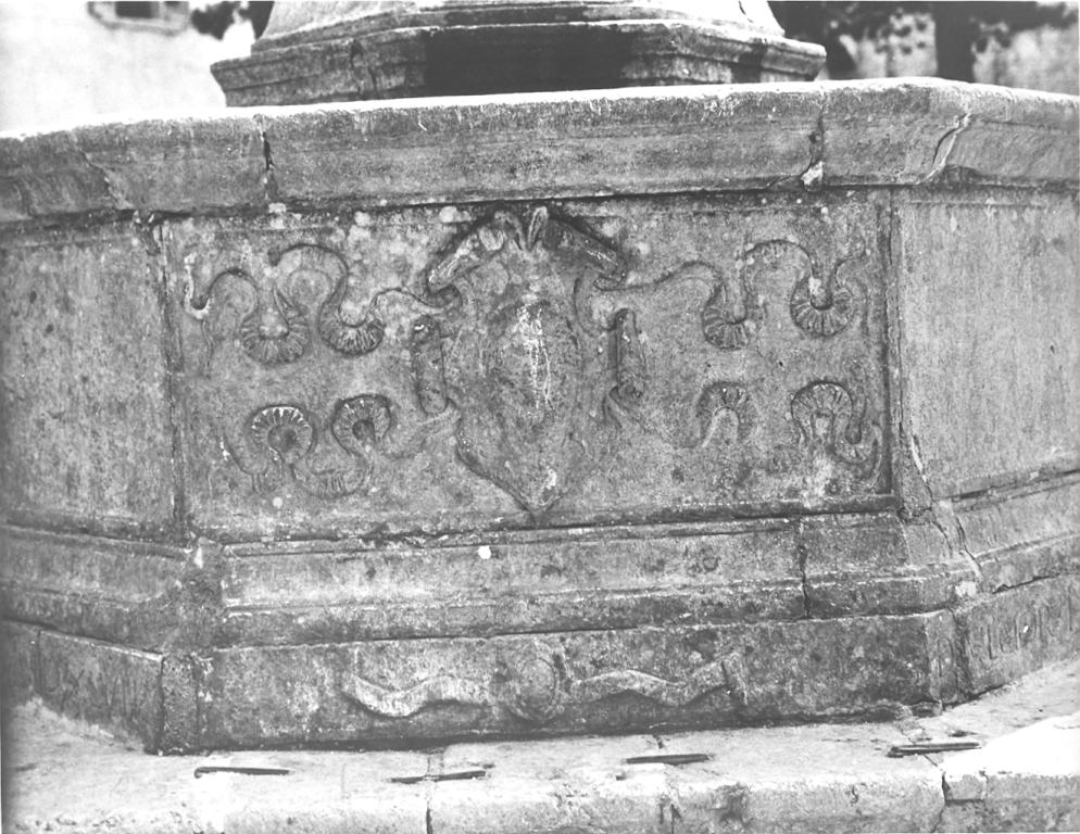 stemma comunale (rilievo) di Nicola di Joanni Carlo da Firenze (sec. XVI)