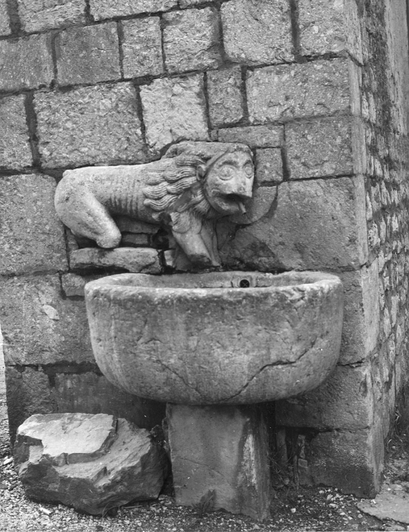 fontana - a muro, serie - bottega laziale (secc. XII/ XIII)