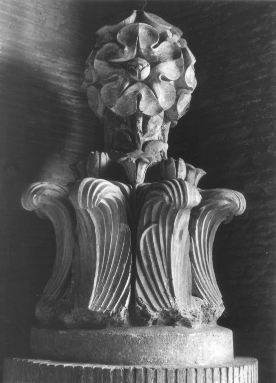 fiore (scultura, frammento) - ambito romano (sec. XVII)