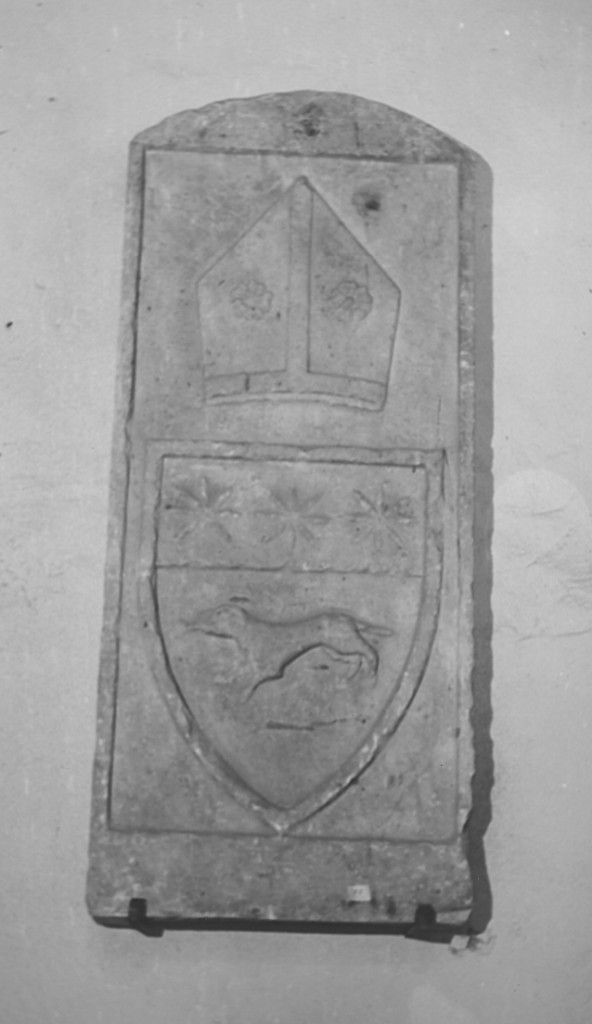 stemma vescovile (rilievo) - ambito laziale (sec. XIV)