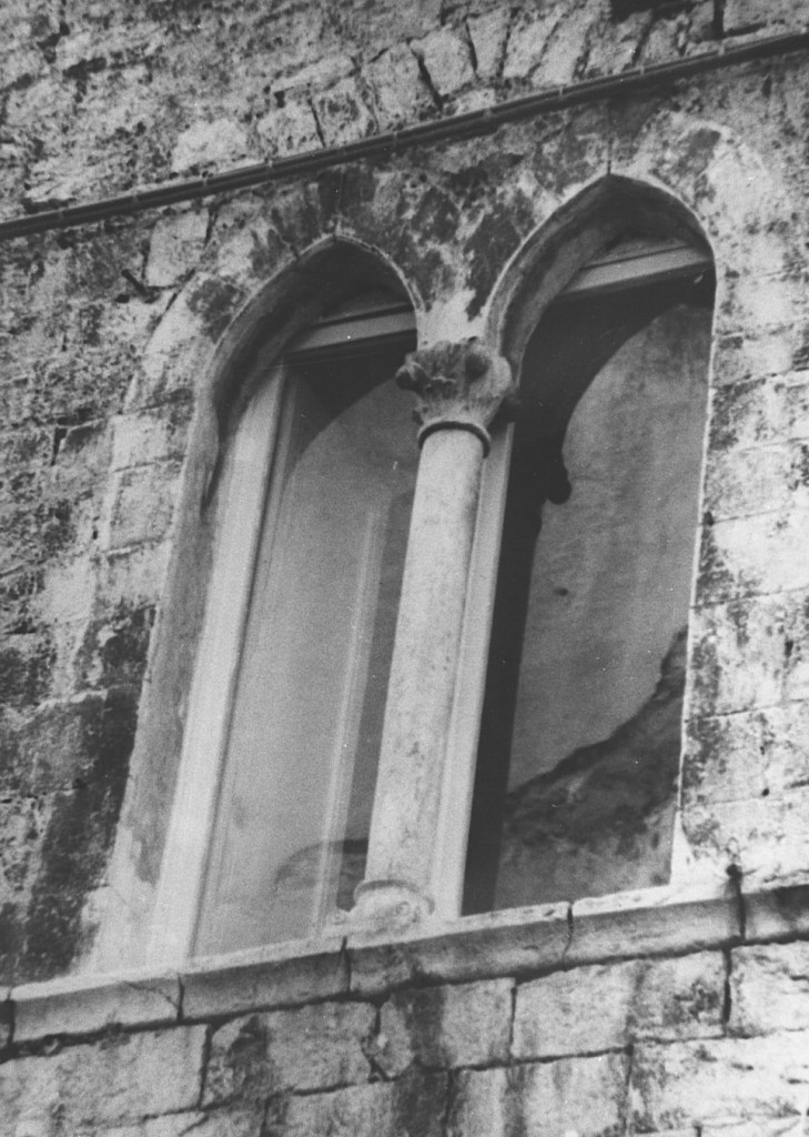 finestra, serie - ambito laziale (secc. XIII/ XIV)