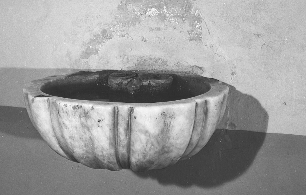 acquasantiera da parete - ambito laziale (inizio sec. XVII)