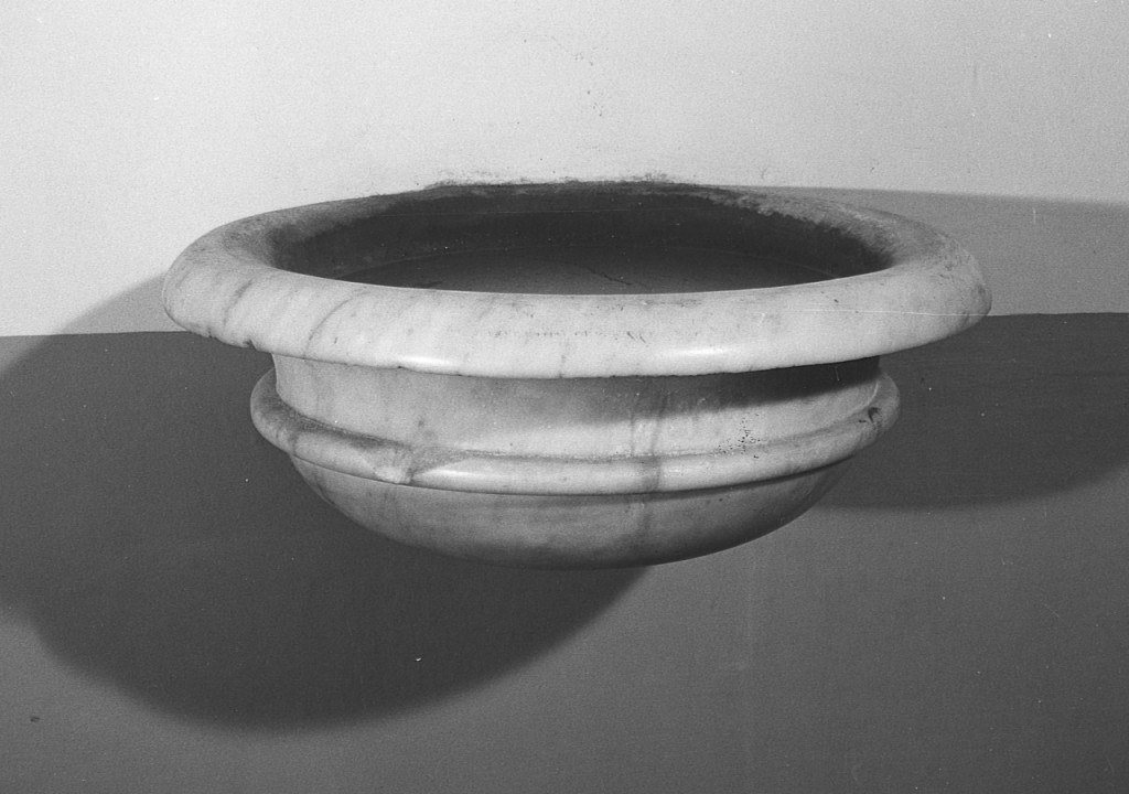 acquasantiera da parete - ambito laziale (sec. XVII)