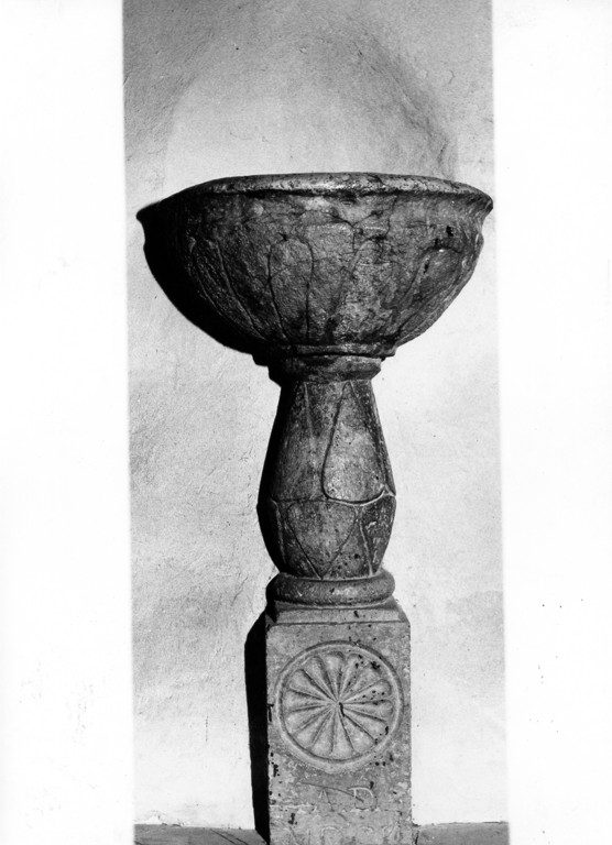 acquasantiera - a fusto, opera isolata - ambito laziale (sec. XVII)