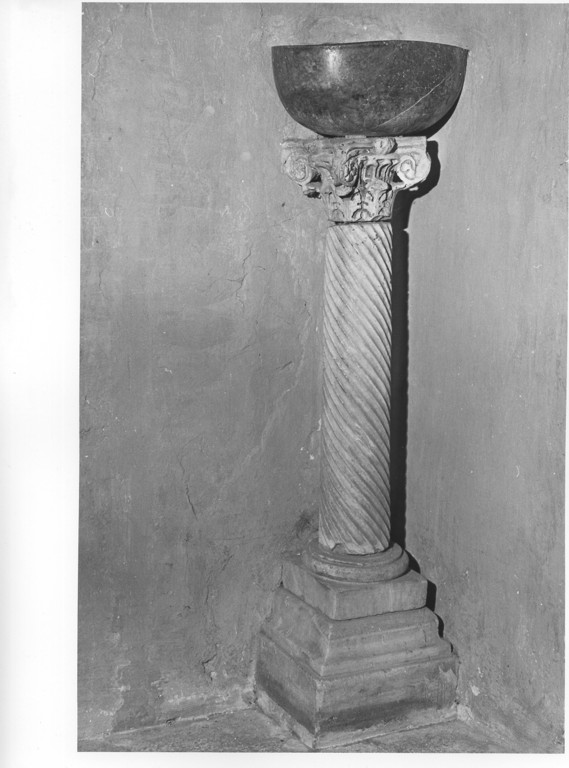 acquasantiera - a fusto, opera isolata - ambito laziale (fine/inizio sec. II, secc. XV/ XVI)