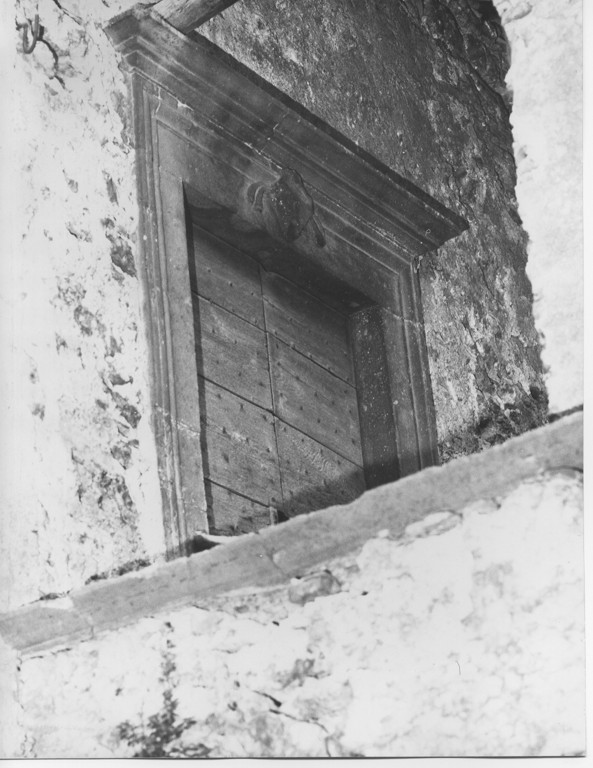 portale architravato, opera isolata - ambito laziale (sec. XV)