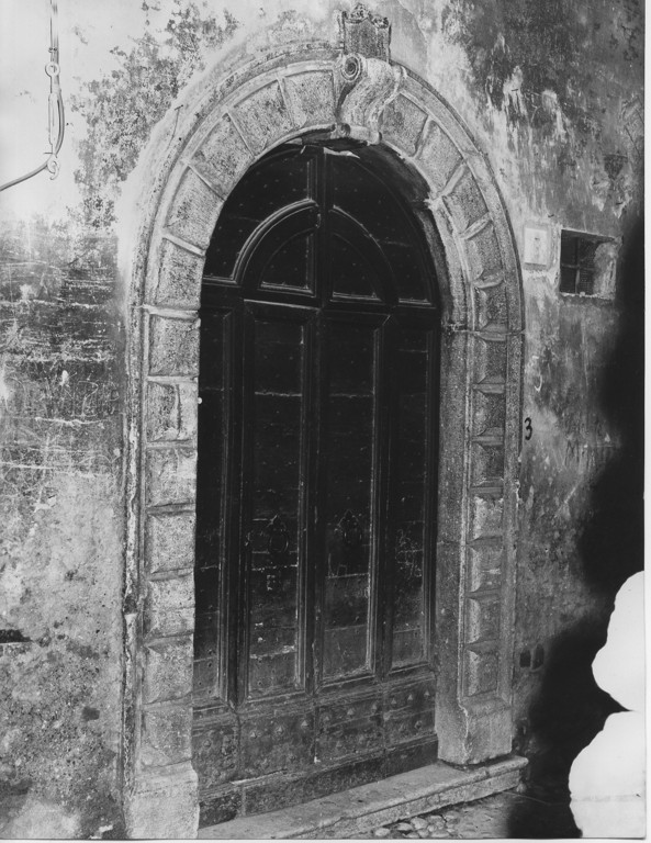 portale - ad arco, opera isolata - ambito laziale (sec. XVII)