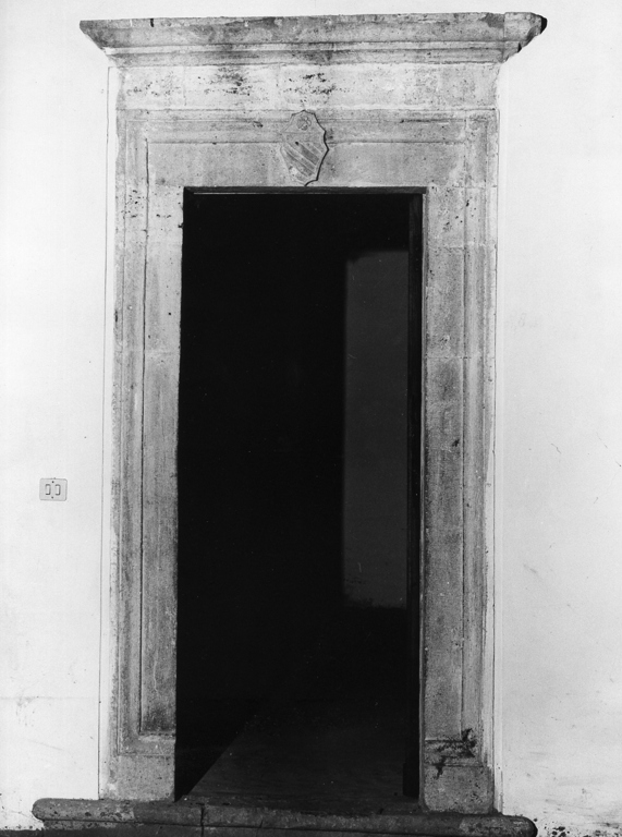 portale architravato, serie - ambito laziale (sec. XV)