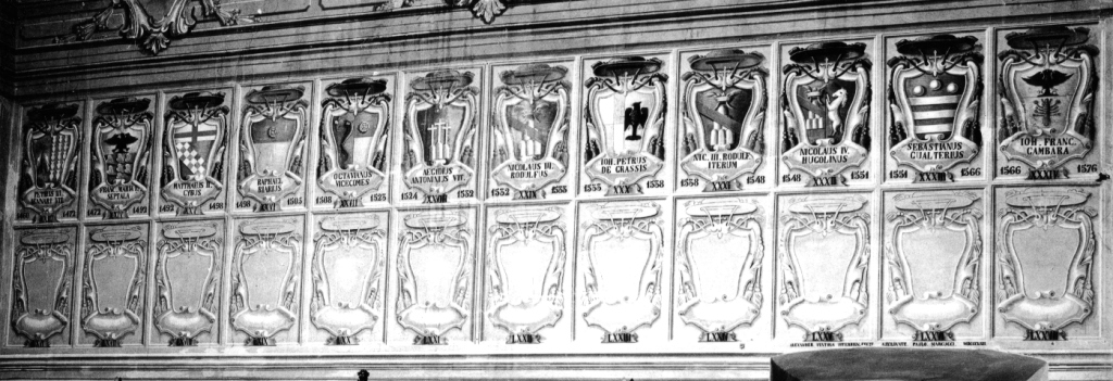 Angelo reggicandelabro (dipinto, serie) - ambito umbro-marchigiano (sec. XV)