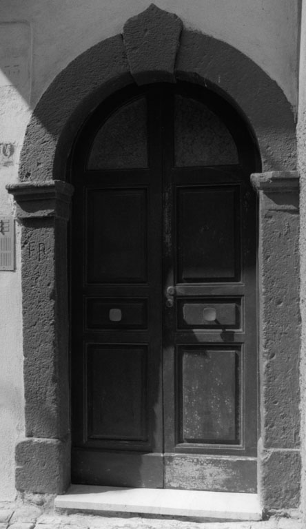 portale - ambito romano-laziale (secc. XVII/ XVIII)