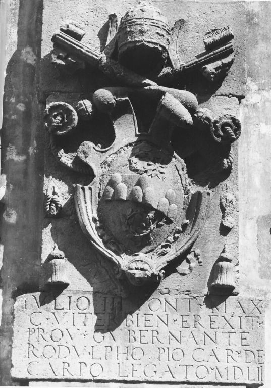 stemma di Giulio III (rilievo) - ambito laziale (sec. XVI)