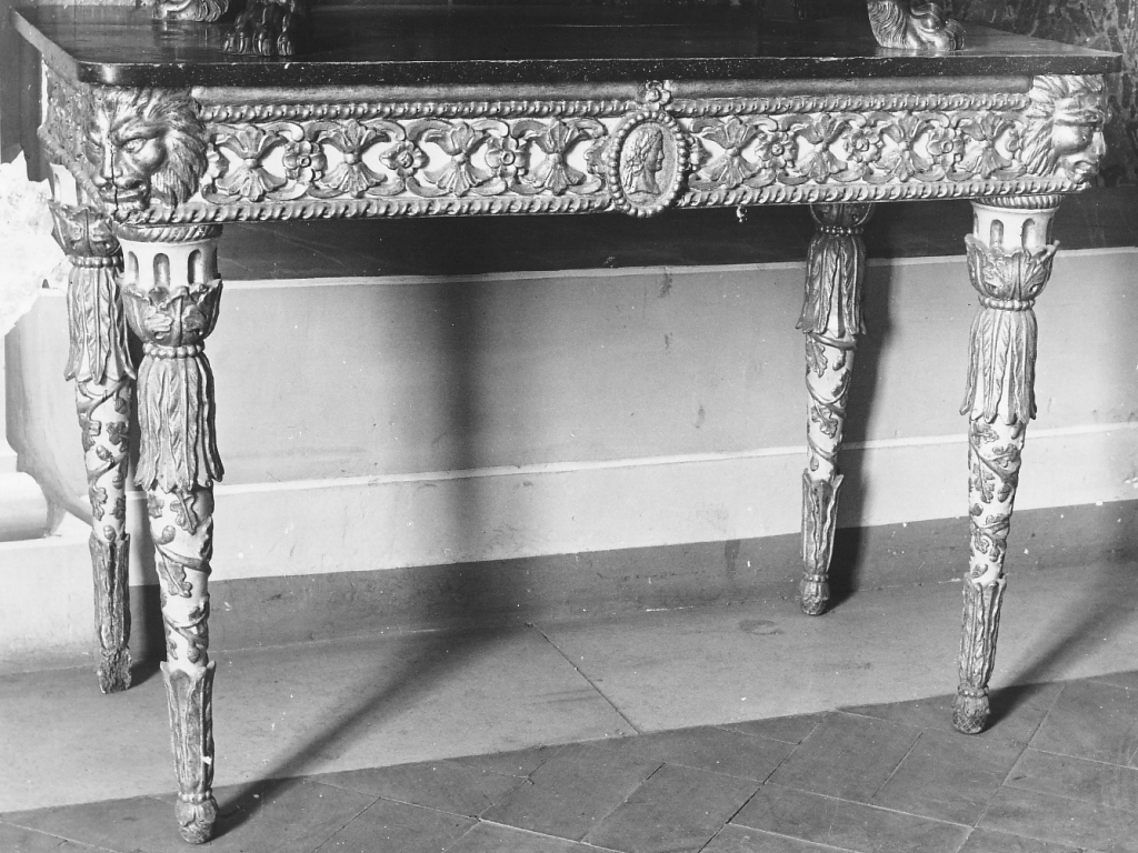 tavolo - ambito laziale (ultimo quarto sec. XVIII)