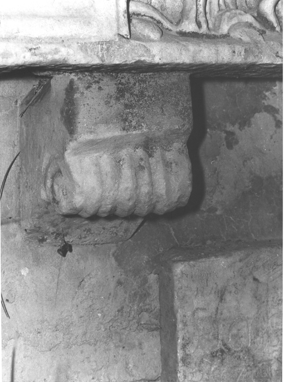 mensola, frammento - ambito laziale (sec. IX)