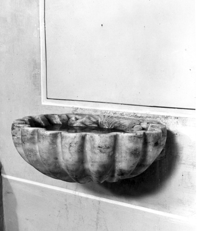 acquasantiera da parete - ambito laziale (sec. XVI)