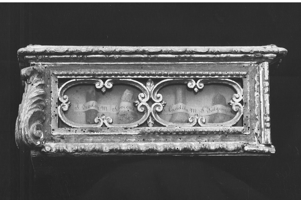 reliquiario a teca - a urna, coppia - ambito laziale (sec. XVII)