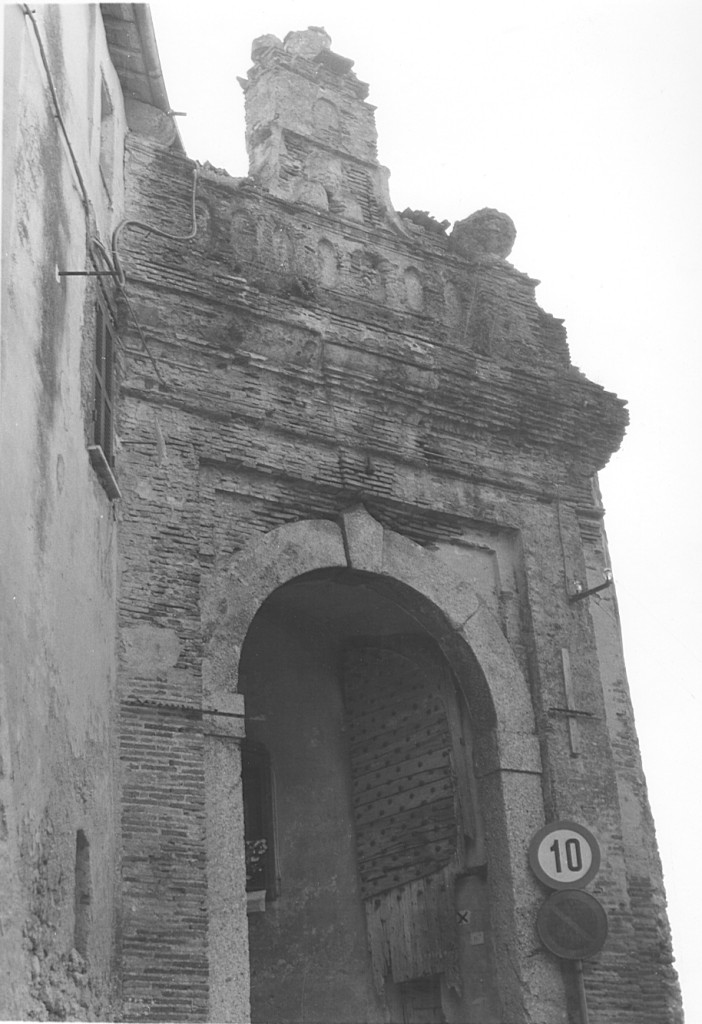 portale - ad arco - ambito laziale (sec. XVI)