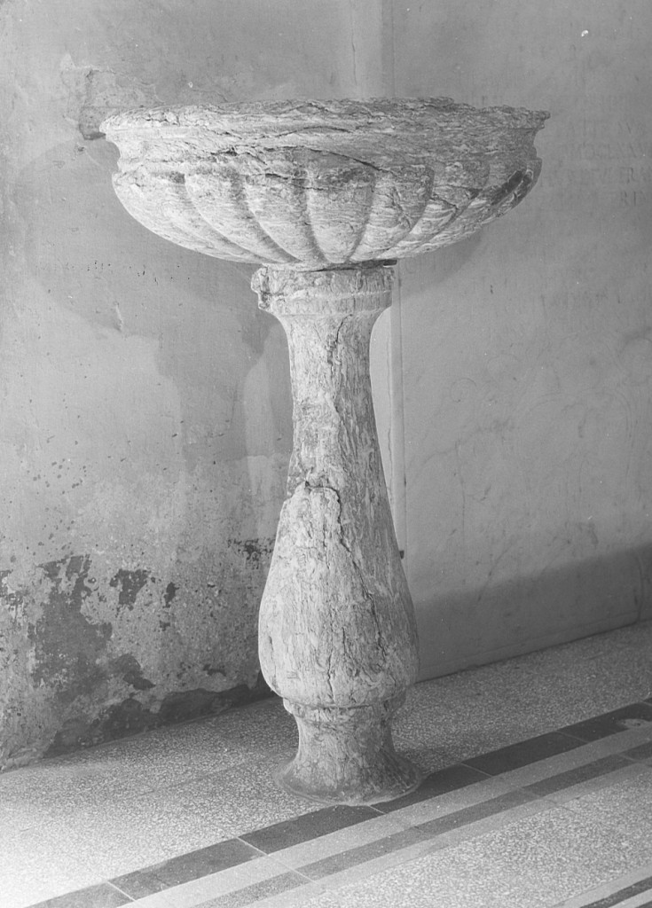 acquasantiera - a fusto - ambito laziale (sec. XVII)